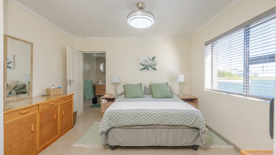 4 Bedroom Property for Sale in Struisbaai Western Cape